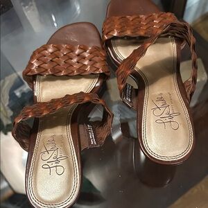 Life Stride Women's Tan Woven Sandals